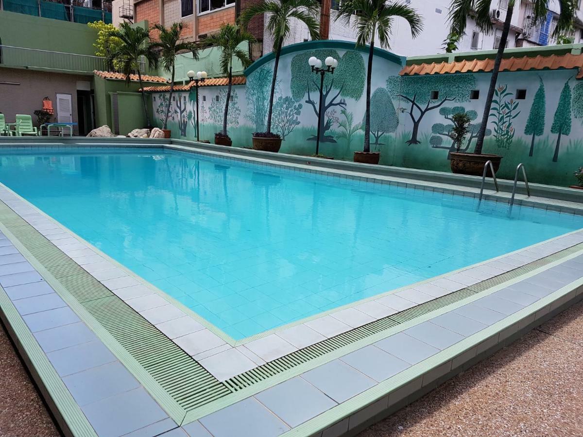 The Park Hotel Sukhumvit 7 Бангкок Экстерьер фото