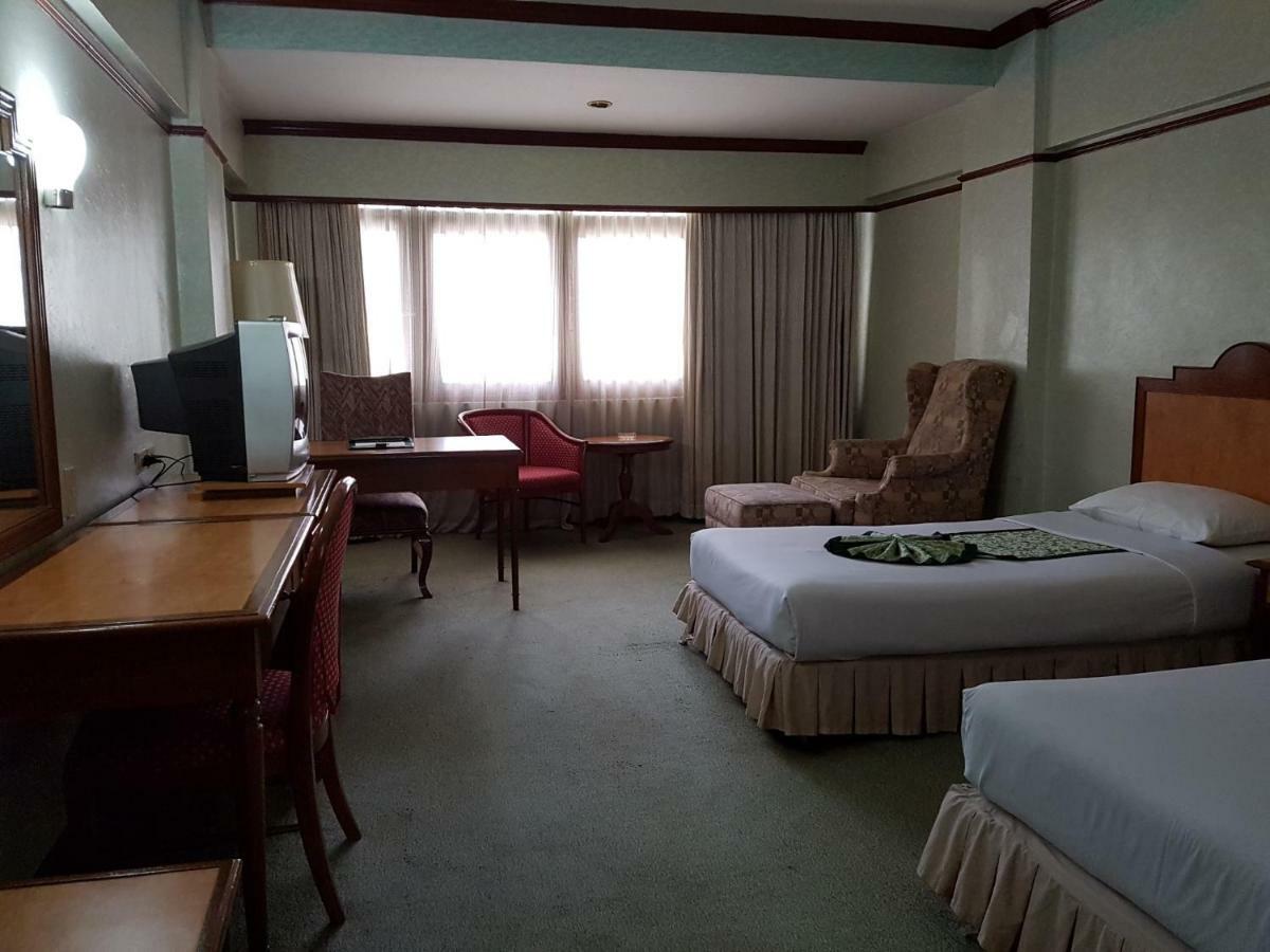 The Park Hotel Sukhumvit 7 Бангкок Экстерьер фото