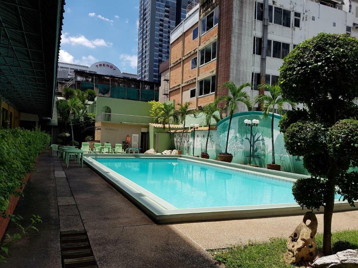 The Park Hotel Sukhumvit 7 Бангкок Экстерьер фото
