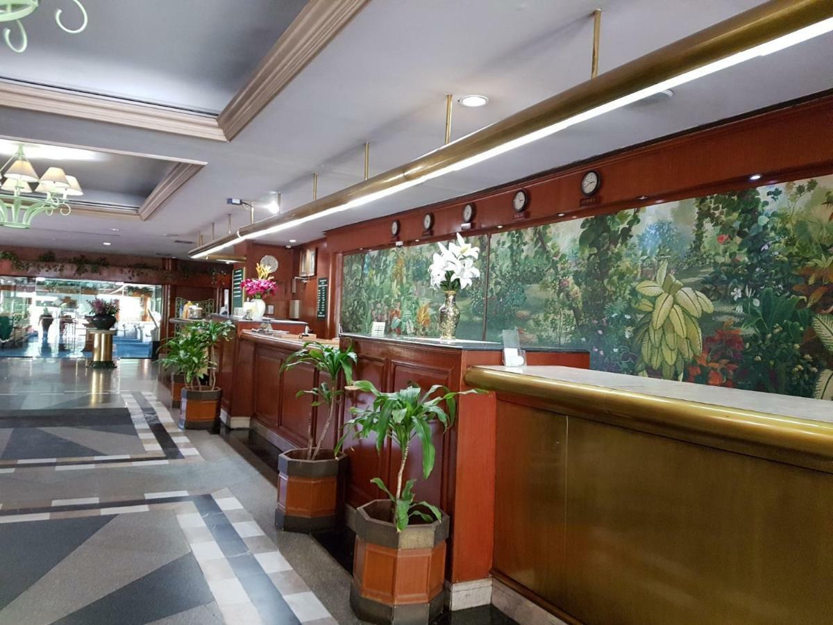 The Park Hotel Sukhumvit 7 Бангкок Экстерьер фото