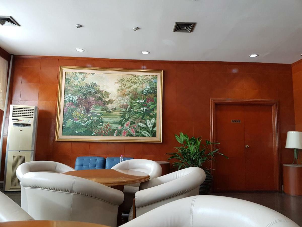The Park Hotel Sukhumvit 7 Бангкок Экстерьер фото