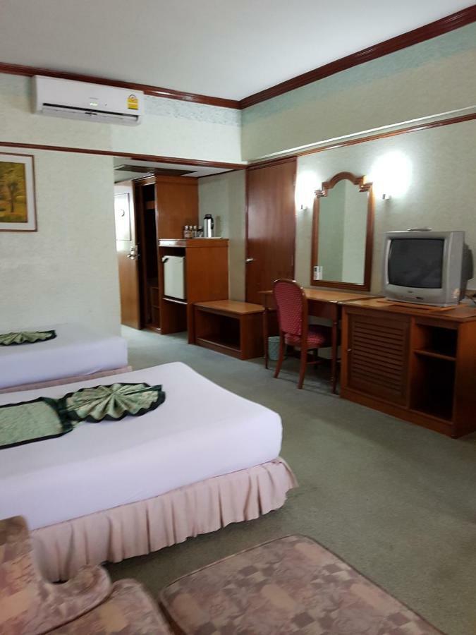 The Park Hotel Sukhumvit 7 Бангкок Экстерьер фото