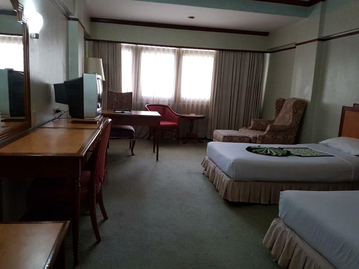The Park Hotel Sukhumvit 7 Бангкок Экстерьер фото